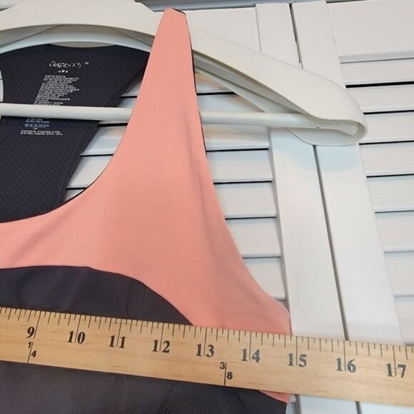 GAP BODY Racerback‎ Athletic Tank Top Built In Bra Dri Fit Grey Women's Medium - Picture 8 of 10